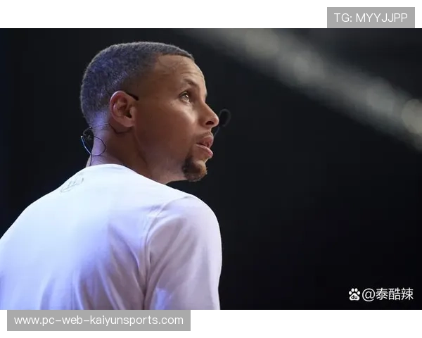 布克一人扛大局无畏,闪耀赛场巅峰 布克一人扛大局无畏,闪耀赛场巅峰