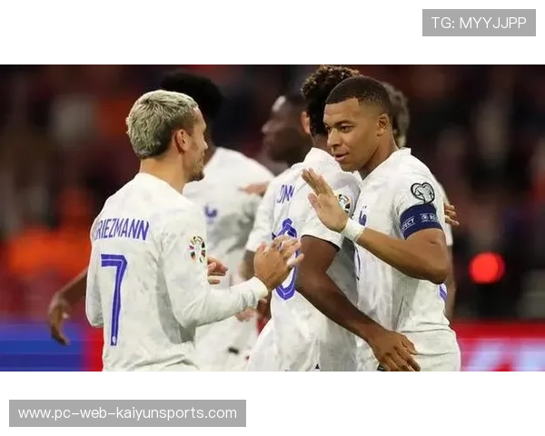 格里兹曼新发色表情亮了:时尚与魅力的完美碰撞,球场外的惊艳变身 格里兹曼新发色表情亮了:时尚与魅力的完美碰撞,球场外的惊艳变身