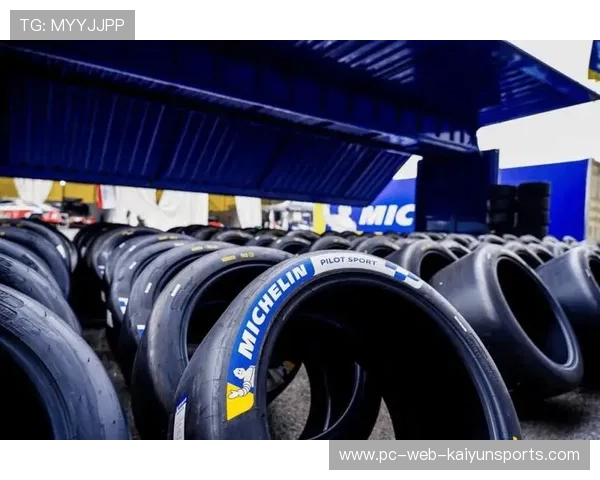 赛车轮胎惊险爆裂,车手拼死控场的惊心时刻 赛车轮胎惊险爆裂,车手拼死控场的惊心时刻