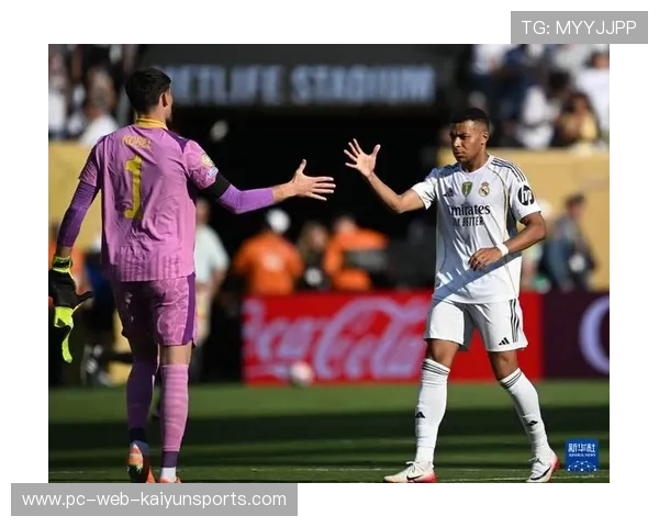 维尼修斯赛前神秘训练照曝光:射门姿势更具侵略性 维尼修斯赛前神秘训练照曝光:射门姿势更具侵略性