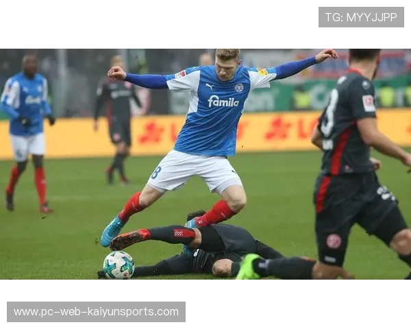 塞维利亚瞄准德乙高强度中后场,为新赛季注入铁血防线 塞维利亚瞄准德乙高强度中后场,为新赛季注入铁血防线