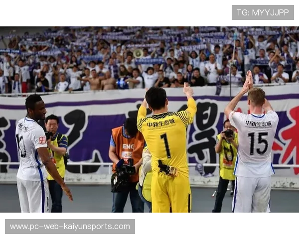 上海申花二次倒三角传递精准，让对方门前险象环生