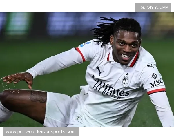 AC米兰脚后跟妙传配合，莱奥轻松破门