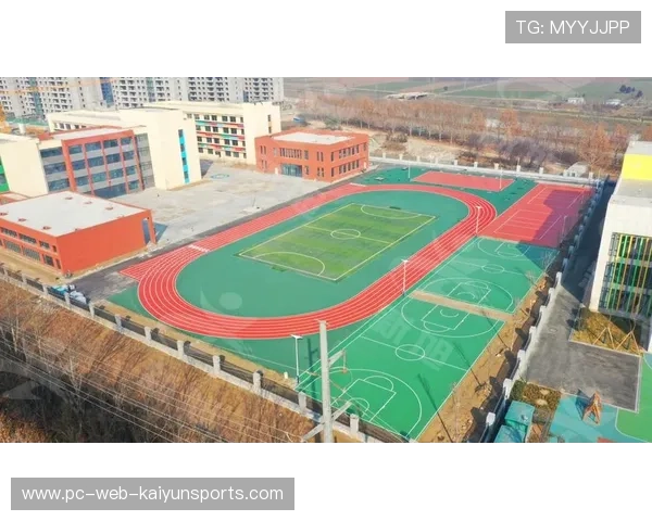 夜间田径赛首次试行,灯光效果获好评,夜晚田径场跑道照片 夜间田径赛首次试行,灯光效果获好评,夜晚田径场跑道照片