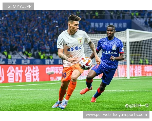 山东泰山连续边路传中，压力持续堆积